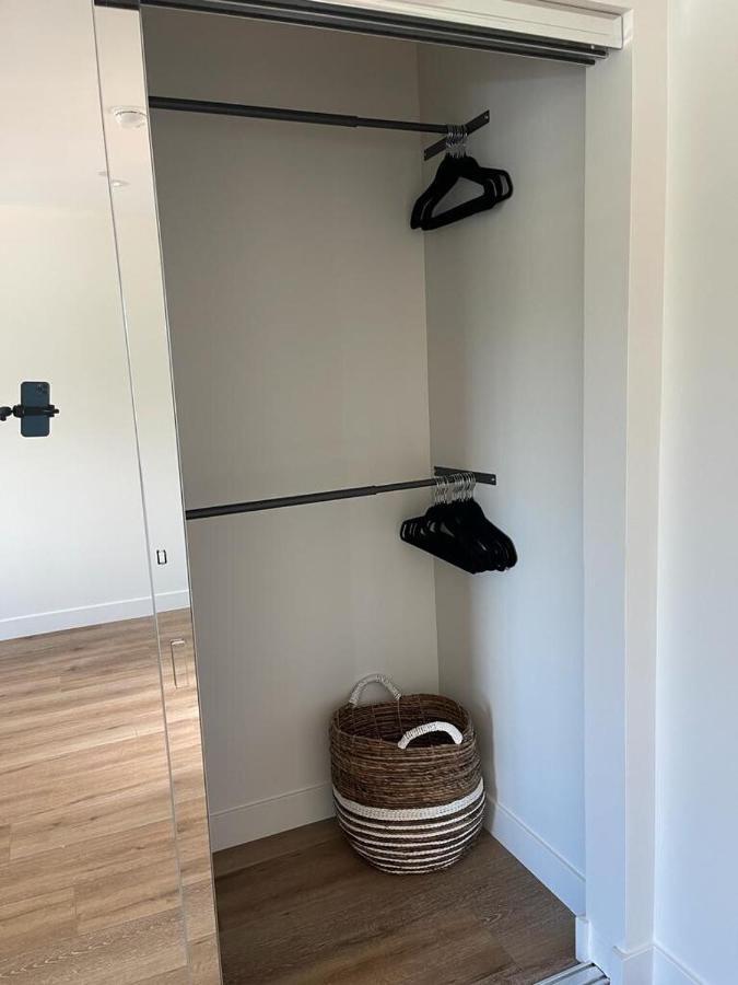 Brand New Chic-nest In Prime Location Сasa de vacaciones *