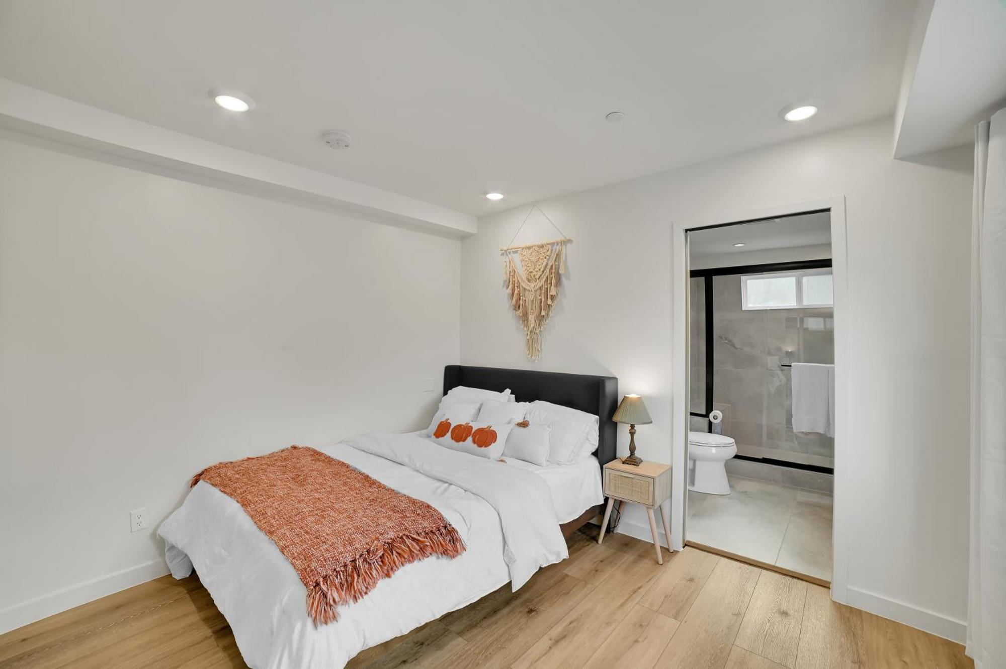 Brand New Chic-nest In Prime Location Сasa de vacaciones